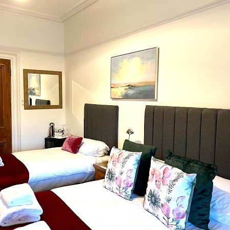 Bythesea Guest House Еър Екстериор снимка