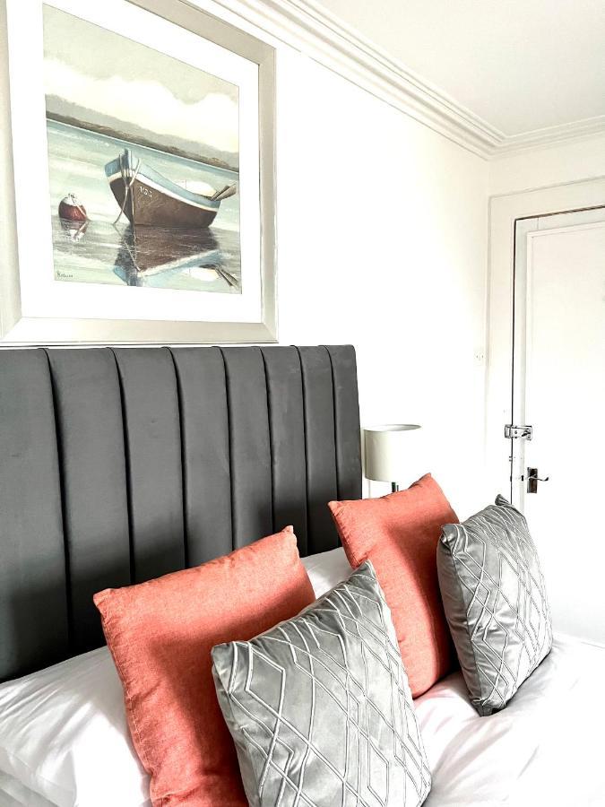 Bythesea Guest House Еър Екстериор снимка