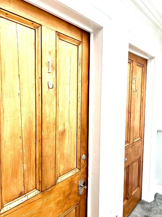 Bythesea Guest House Еър Екстериор снимка