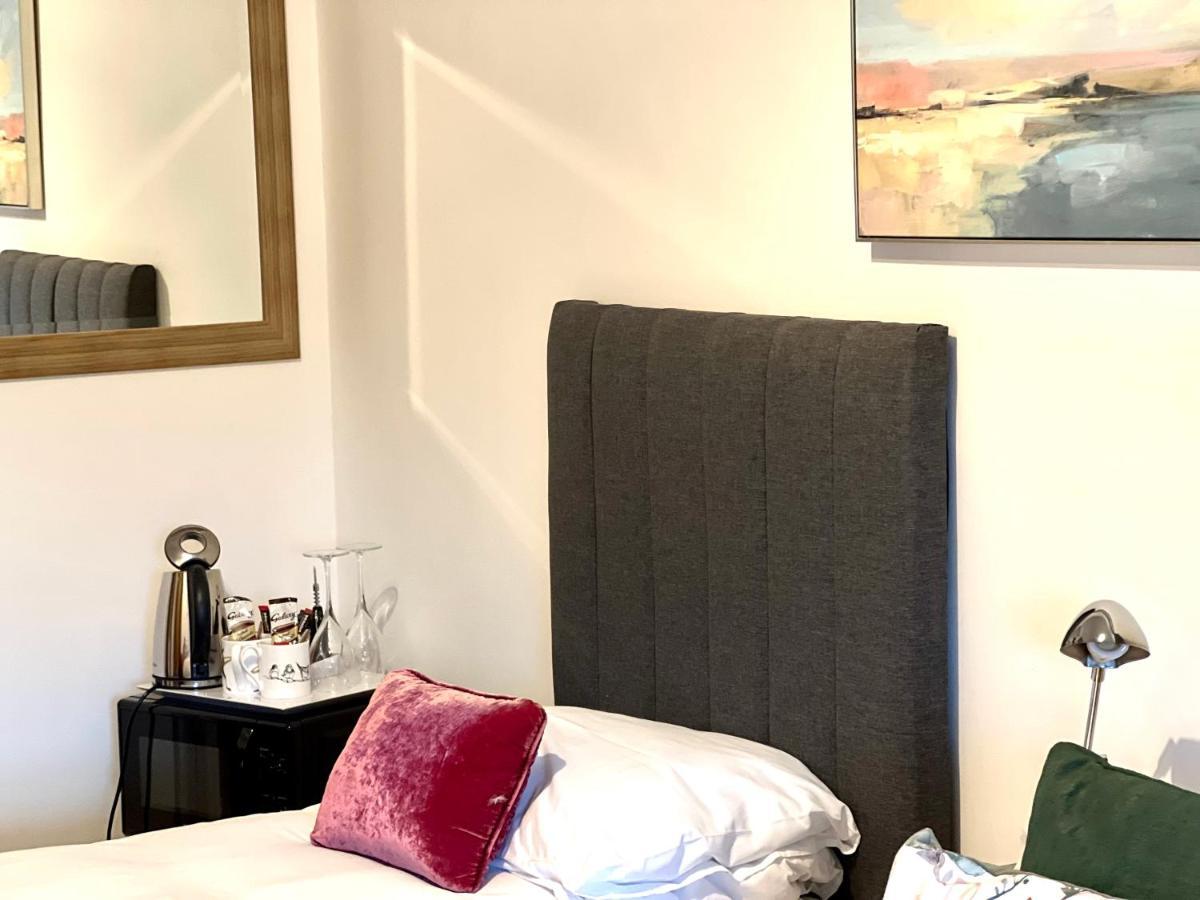 Bythesea Guest House Еър Екстериор снимка
