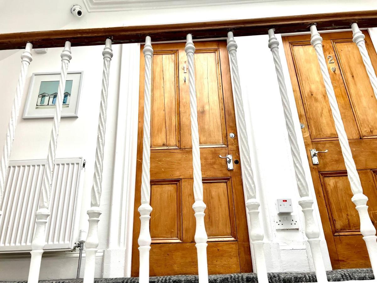 Bythesea Guest House Еър Екстериор снимка