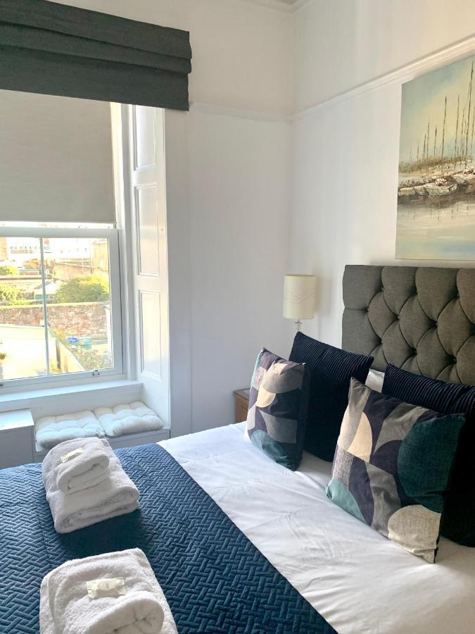 Bythesea Guest House Еър Екстериор снимка