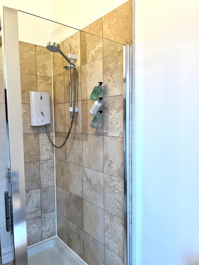 Bythesea Guest House Еър Екстериор снимка