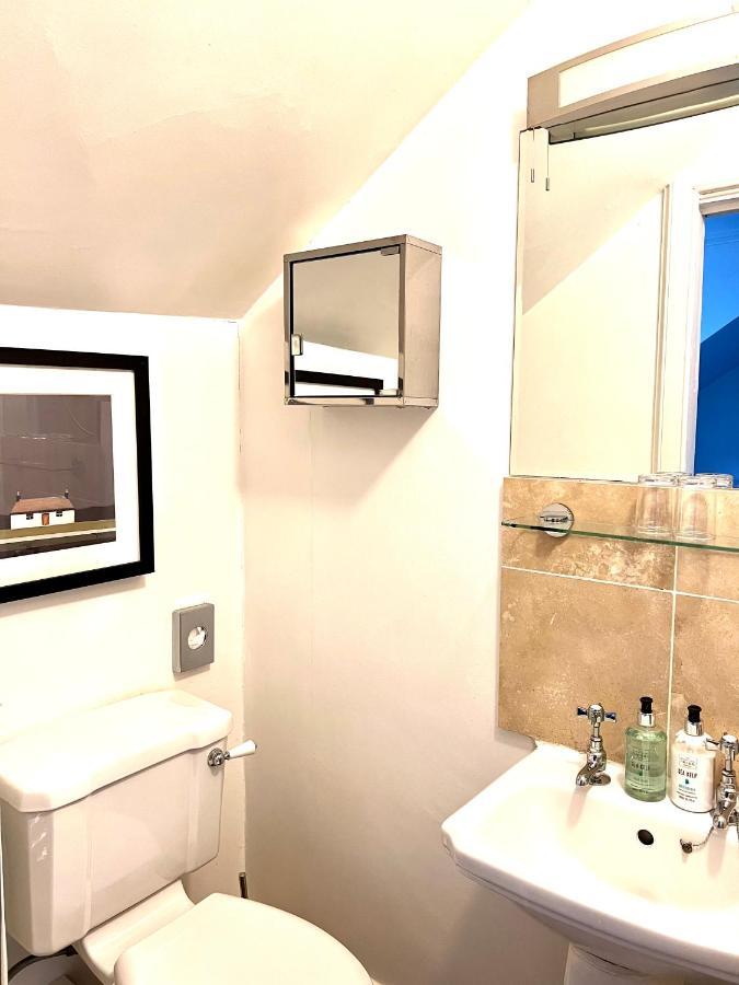 Bythesea Guest House Еър Екстериор снимка