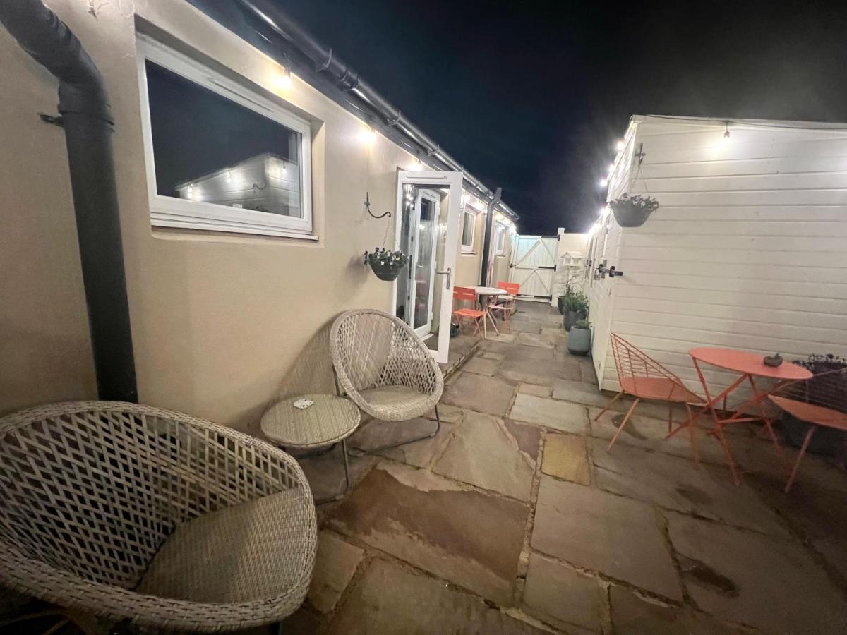 Bythesea Guest House Еър Екстериор снимка