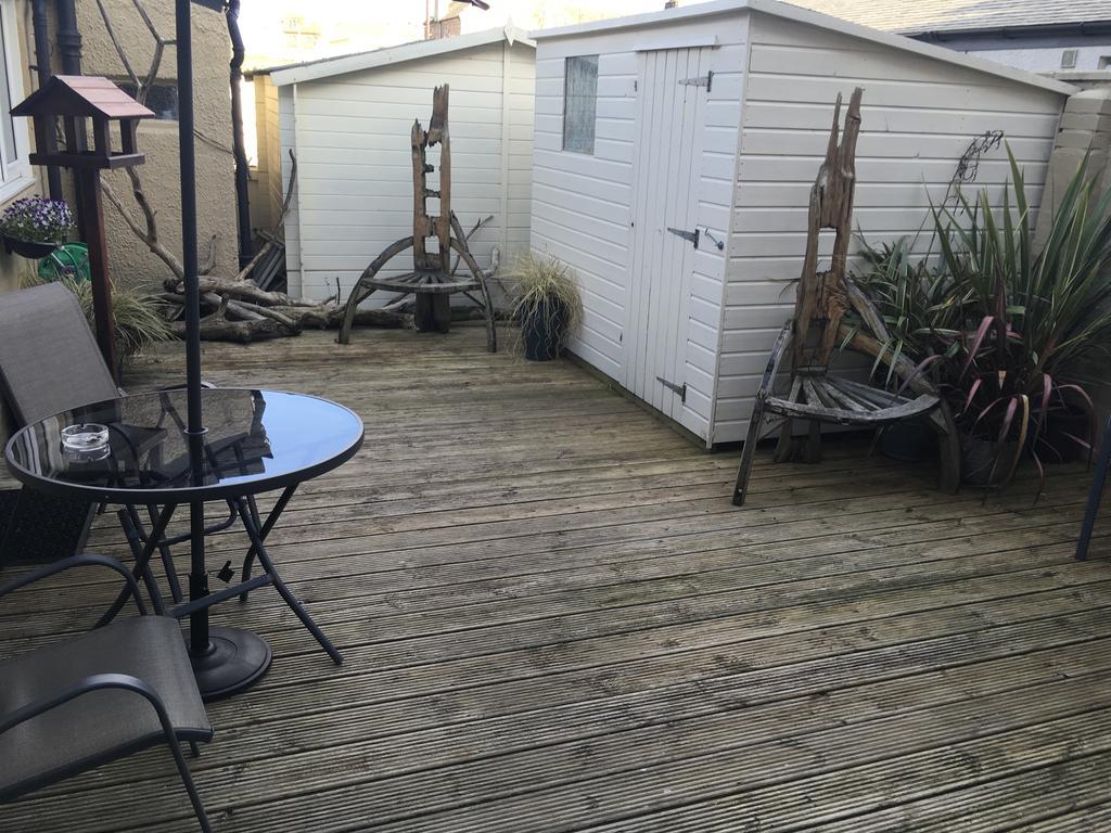Bythesea Guest House Еър Екстериор снимка