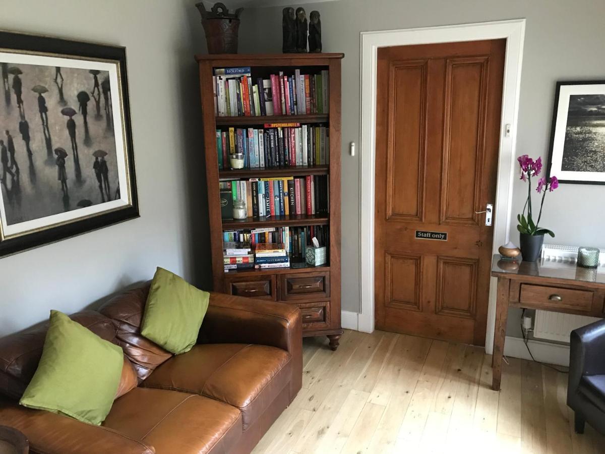 Bythesea Guest House Еър Екстериор снимка